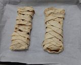 Foto langkah ke 4 dari resep Cinnamon Banana Strudel.