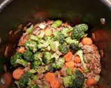 A picture of step 3 of Vegetable minestrone with turkey.