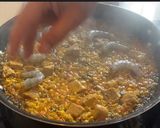 Foto del paso 6 de la receta: Arroz pilaf con secreto y langostinos