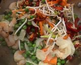 A picture of step 4 of Kung Pao Prawns.