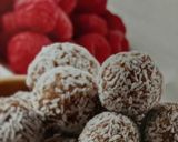 Une image de l'étape 1 de Boules d’énergie noix de coco.