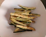 A picture of step 4 of Zucchine chips.