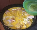 Foto langkah ke 4 dari resep Ayam Goreng Serundeng Lengkuas (Bumbu Ungkep).
