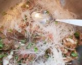 รูปขั้นตอนการทำที่ 1 ของ มะระยัดไส้หมูสับวุ้นเส้น ใส่เห็ดหอม