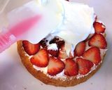 A picture of step 8 of Charlotte aux Fraises.