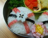 A picture of step 2 of Temari Nigiri Bento.