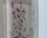 A picture of step 4 of Strawberries ice cream.