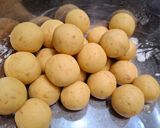 Foto langkah ke 4 dari resep Bola Ubi Kopong & Kokoh.