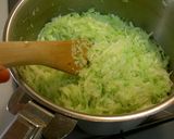 A picture of step 2 of Extremely Easy Choucroute Garnie.