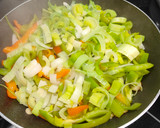 Foto del paso 4 de la receta: Bombita de pollo y verduras
