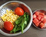 A picture of step 1 of Palak, Tomato, Sweet Corn and Carrot Soup.