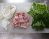 A picture of step 1 of Easy Quiche with Spinach and Bacon.