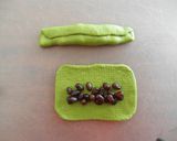 A picture of step 5 of Matcha and Ama-Natto Frog Shaped Buns.