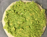 Foto del paso 8 de la receta: Torre de tortillas rellena de bacon y queso, guacamole, y otras cosas.... especial cumpleaños! 🎂
