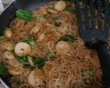 Foto langkah ke 3 dari resep Bihun Goreng feat Sosis.