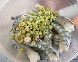 Une image de l'étape 11 de Gambas sauvages au poivron, céleri, coriandre et citron vert.