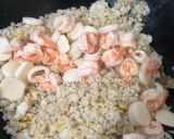 Foto langkah ke 3 dari resep Nasi Goreng Seafood.