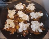 Foto langkah ke 7 dari resep Crostini ai peperoni, olive, burrata e basilico (toasts with peppers, olives, burrata and basil).