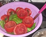 Foto del passaggio 3 della ricetta Pomodori farciti, freschi e profumati🍅🍚🌿