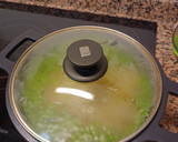 Foto del paso 3 de la receta: Sopa con fideos de arroz, pollo y verduritas