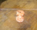 Foto langkah ke 3 dari resep Vietnam spring roll isian udang rebus.