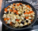 Une image de l'étape 12 de Sauté de légumes en sucré salé, aubergine et carottes aux champignons.