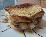 Foto del paso 5 de la receta: Sándwich🥙🍆🍯 de berenjenas tatemadas, cebolla, queso y salsa de garbanzos🌮🌯🧆