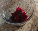 Une image de l'étape 3 de Verrine betterave rouge avocat.