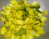 A picture of step 4 of Papaya sambhara.