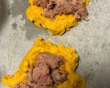 Foto del passaggio 3 della ricetta Zucca patate e salsiccia al forno