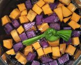 Foto langkah ke 2 dari resep 61. Ubi Madu dan Ungu Thailand.