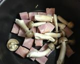 A picture of step 1 of Bacon and Shimeji Mushroom Stew.