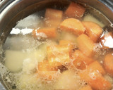 A picture of step 3 of Easy Soup Curry with Simmered Chicken Wings.