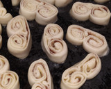 Foto del paso 2 de la receta: Palmeritas express, con tapas de pascualina