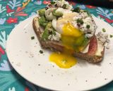 Foto del paso 5 de la receta: Tostada Saludable con Huevo Pochado