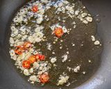 A picture of step 3 of Aglio Olio e Peperoncino.