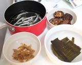 A picture of step 1 of Mild Fish Broth (For Salt-broth Ramen).