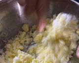 A picture of step 2 of Uruguayan Apple pie.