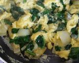 A picture of step 4 of Spinach omelet in a bun.