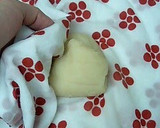 A picture of step 4 of Wagashi Shaped Like Shirotan the Seal.