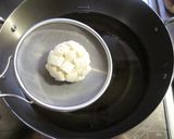 A picture of step 5 of Hydrangea-Shaped Shrimp Dumplings.