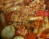 A picture of step 6 of Korean Cooking: Ra-kbokki (Tteokbokki with Ramen).