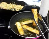 A picture of step 6 of Thai Deep-Fried Spring Rolls.