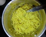 A picture of step 3 of Maggi Pizza.