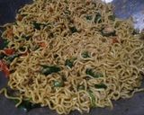 Foto langkah ke 6 dari resep Mi Goreng Telur.