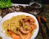 Foto langkah ke 4 dari resep Noodle With Garlic Butter Prawn.