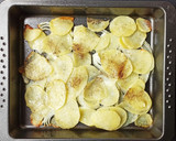 Foto del paso 2 de la receta: Verdel al horno con guarnición de patata panadera y cebolla