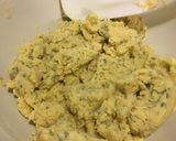 Foto langkah ke 2 dari resep Garlic Cheese Cookies.