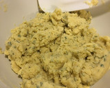 Foto langkah ke 2 dari resep Garlic Cheese Cookies.