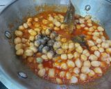 A picture of step 4 of Lahori Chikar Cholay.